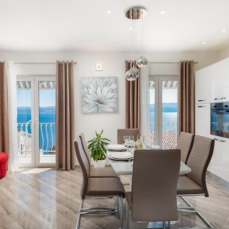 Fba Family Beach Apartments Omis Bagian luar foto