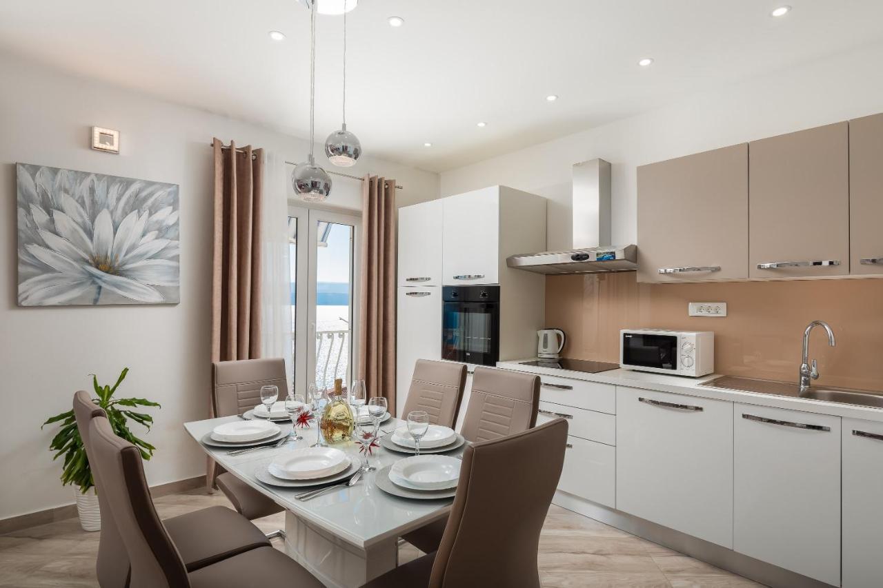 Fba Family Beach Apartments Omis Bagian luar foto