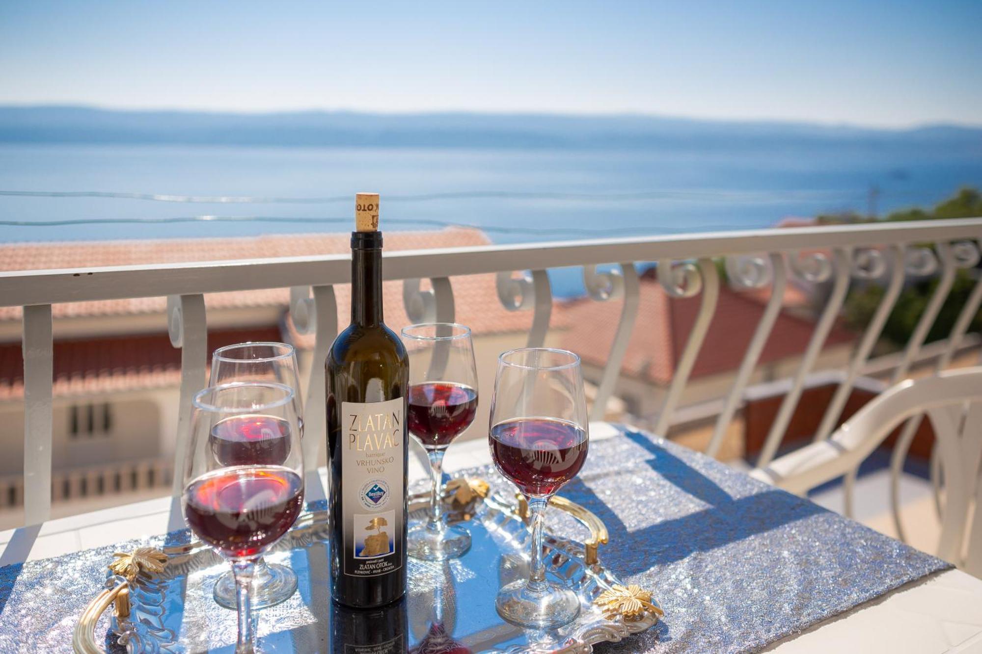 Fba Family Beach Apartments Omis Bagian luar foto