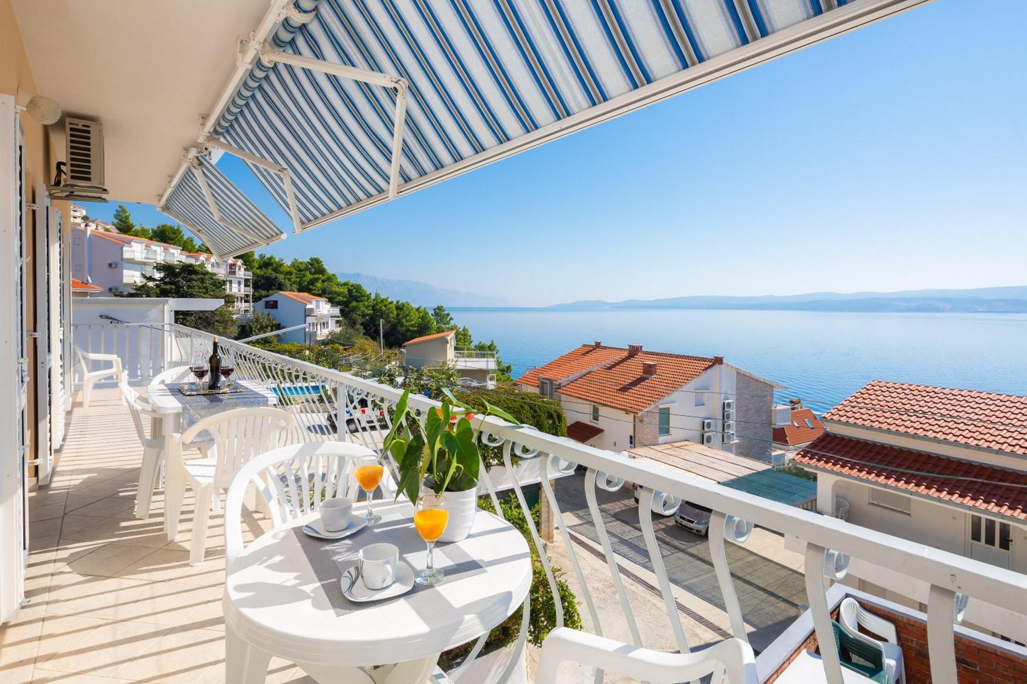 Fba Family Beach Apartments Omis Bagian luar foto