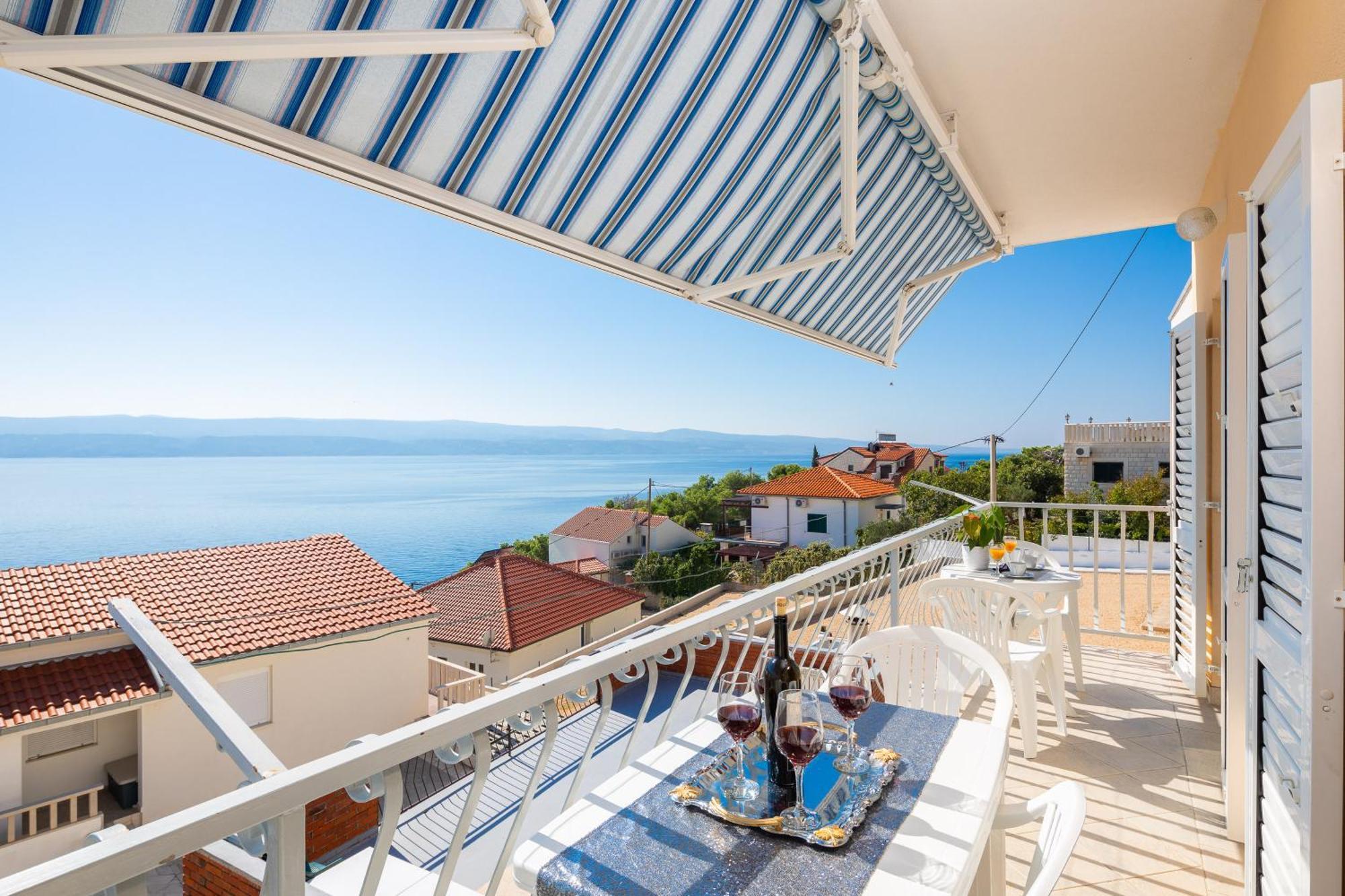 Fba Family Beach Apartments Omis Bagian luar foto