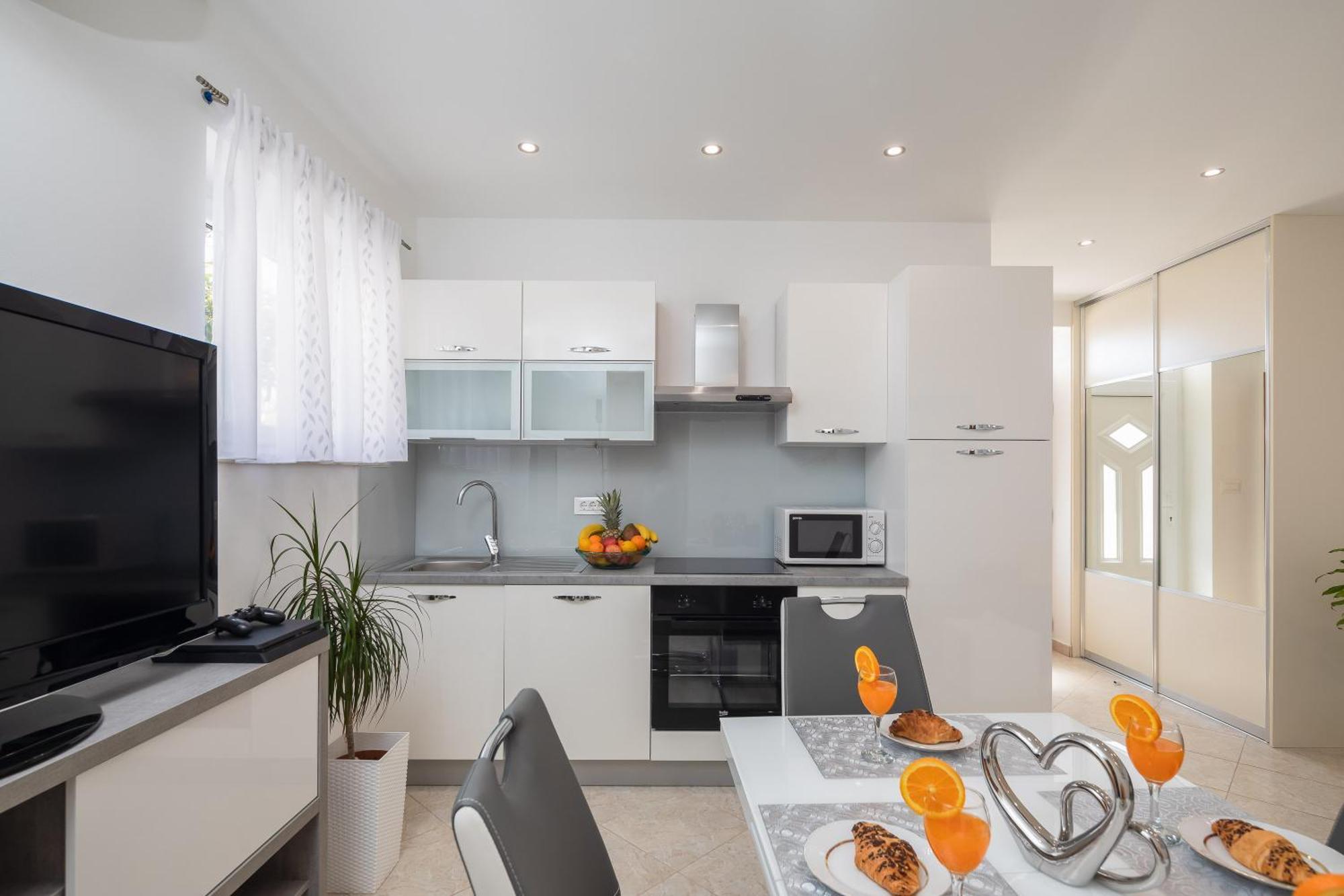 Fba Family Beach Apartments Omis Ruang foto