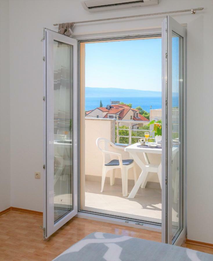 Fba Family Beach Apartments Omis Bagian luar foto