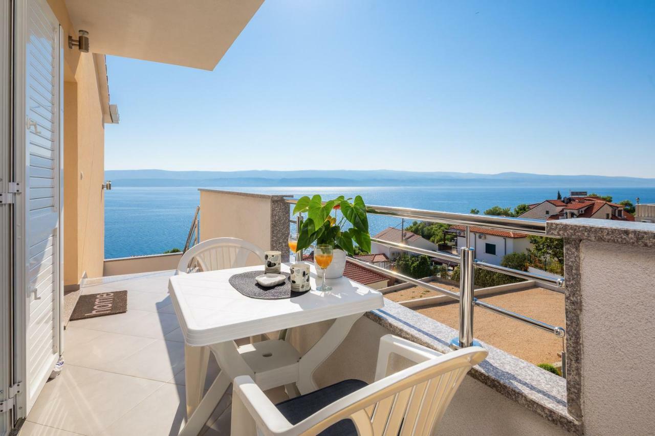 Fba Family Beach Apartments Omis Bagian luar foto