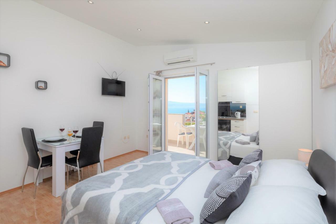 Fba Family Beach Apartments Omis Bagian luar foto