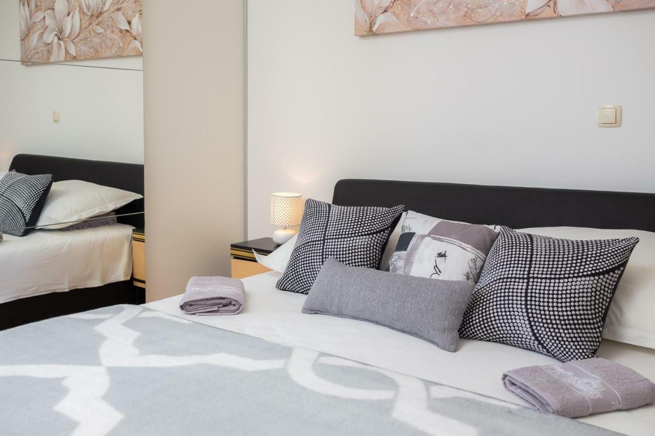 Fba Family Beach Apartments Omis Bagian luar foto