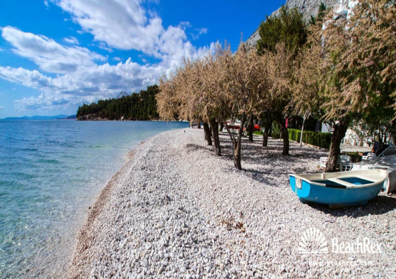 Fba Family Beach Apartments Omis Bagian luar foto