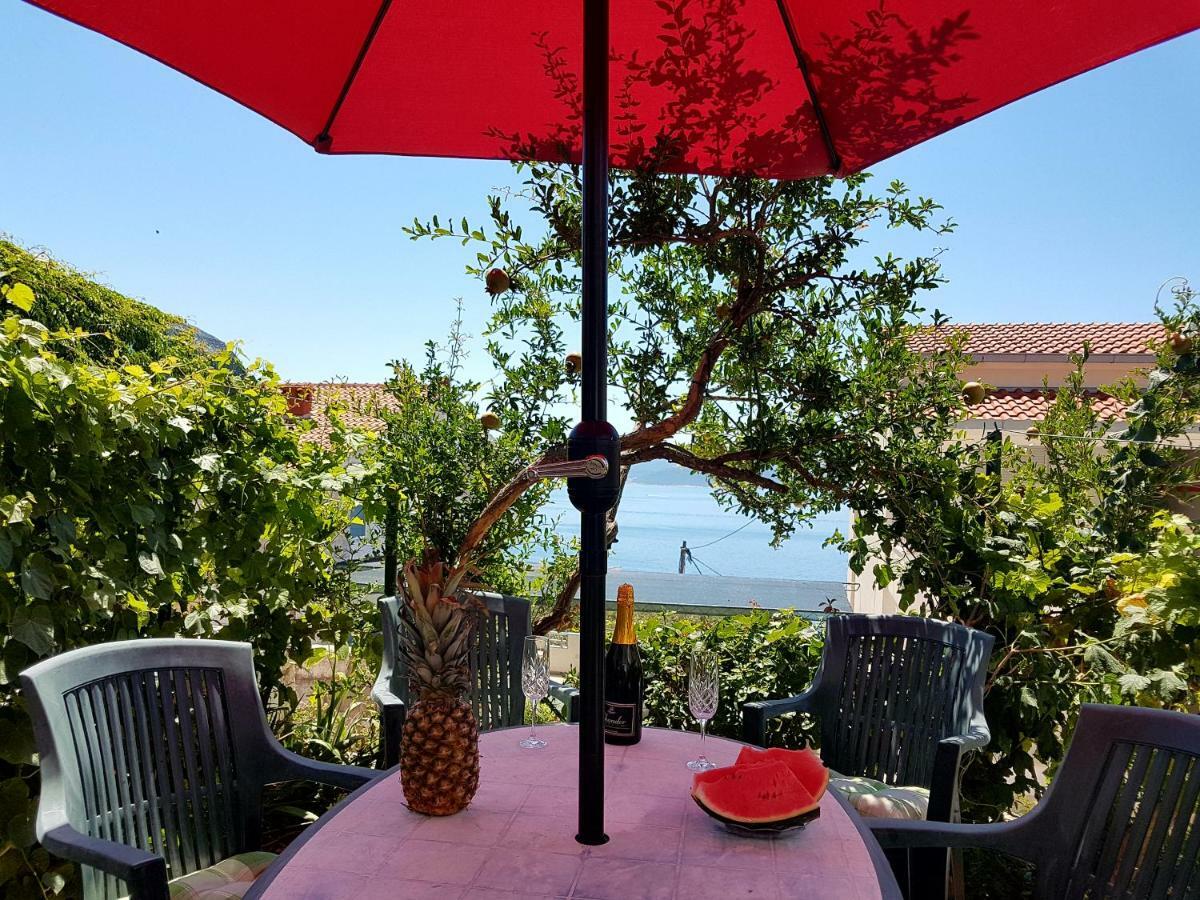 Fba Family Beach Apartments Omis Bagian luar foto