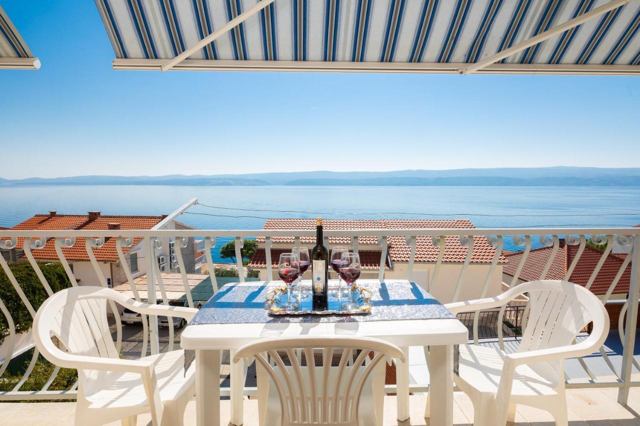 Fba Family Beach Apartments Omis Bagian luar foto